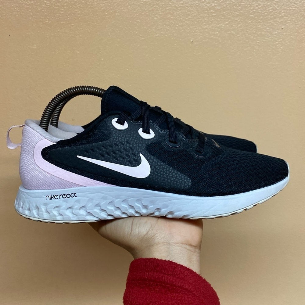 Nike Legend React “Black Light Pink Light Grey”